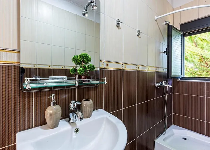 Charm 2, 1br Ap, Kitchen, Parking&more