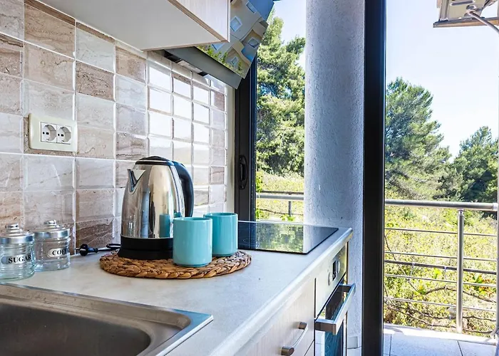 Charm 2, 1br Ap, Kitchen, Parking&more