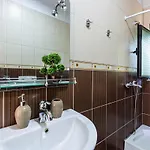 Charm 2, 1br Ap, Kitchen, Parking&more