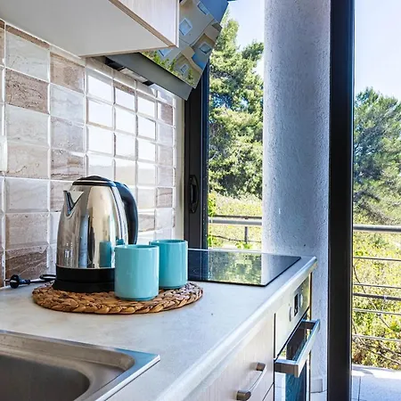 Charm 2, 1br Ap, Kitchen, Parking &